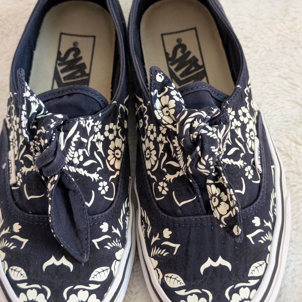 Like New: Vans Knotted Floral Women 6 (Men’s 4.5)